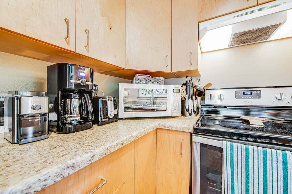 Creek House - Guerneville Dog-Friendly Redwood Retreat with Deck