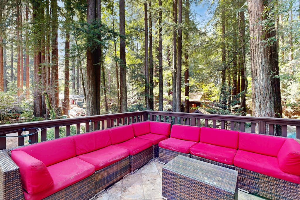 Monte Rio Dream - Dog-Friendly Redwood Cabin with Hot Tub and Deck