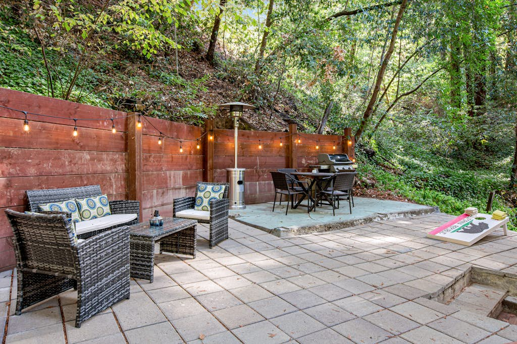 Canyon House - Guerneville Redwood Canyon Retreat with Patio & Grill