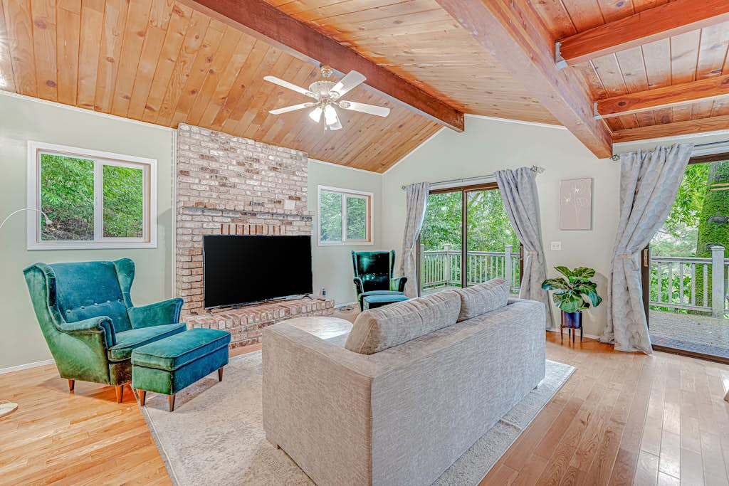 Hacienda - Russian River Forest Retreat with Unique Studio