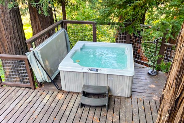 The Russian River flows just below your private deck at this cozy cabin, where kids play in the sandbox below. Soak under the stars in your hot tub after wine tasting at Joseph Jewell (2.3 mi) or paddling from Steelhead Beach (0.6 mi). This 3-bedroom cabin sleeps 4 in forest serenity. Fire up the gas grill for dinner on the multi-tiered deck while kids play in the sandbox below. Your redwood retreat sits just minutes from Forestville's tasting rooms and the river's best swimming holes.