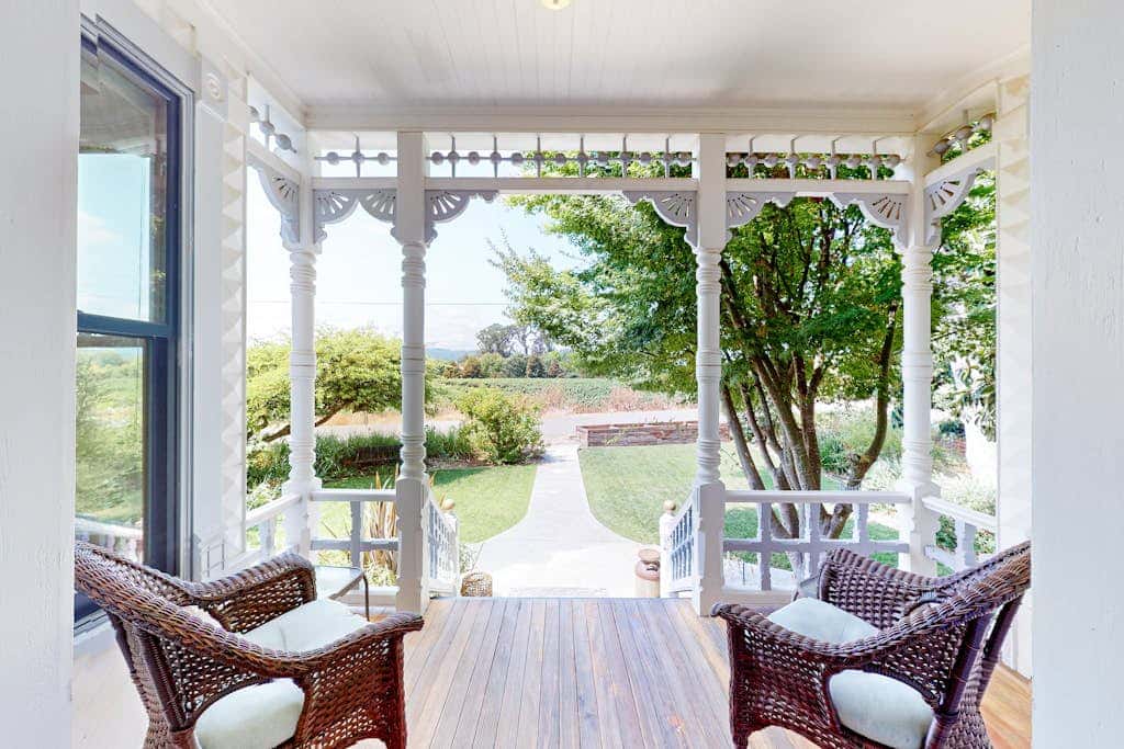 Magnolia Ranch Vineyards - Healdsburg Victorian Cottage on Vineyard Estate