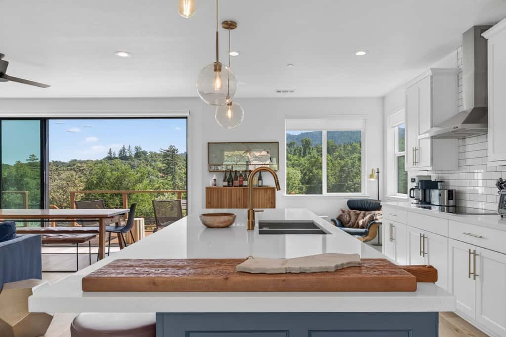 Chardonnay Getaway - Glen Ellen Dog-Friendly Hillside Retreat with Hot Tub & Valley Views