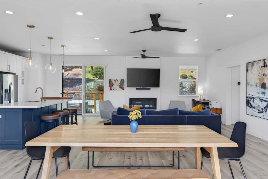 Chardonnay Getaway - Glen Ellen Dog-Friendly Hillside Retreat with Hot Tub & Valley Views