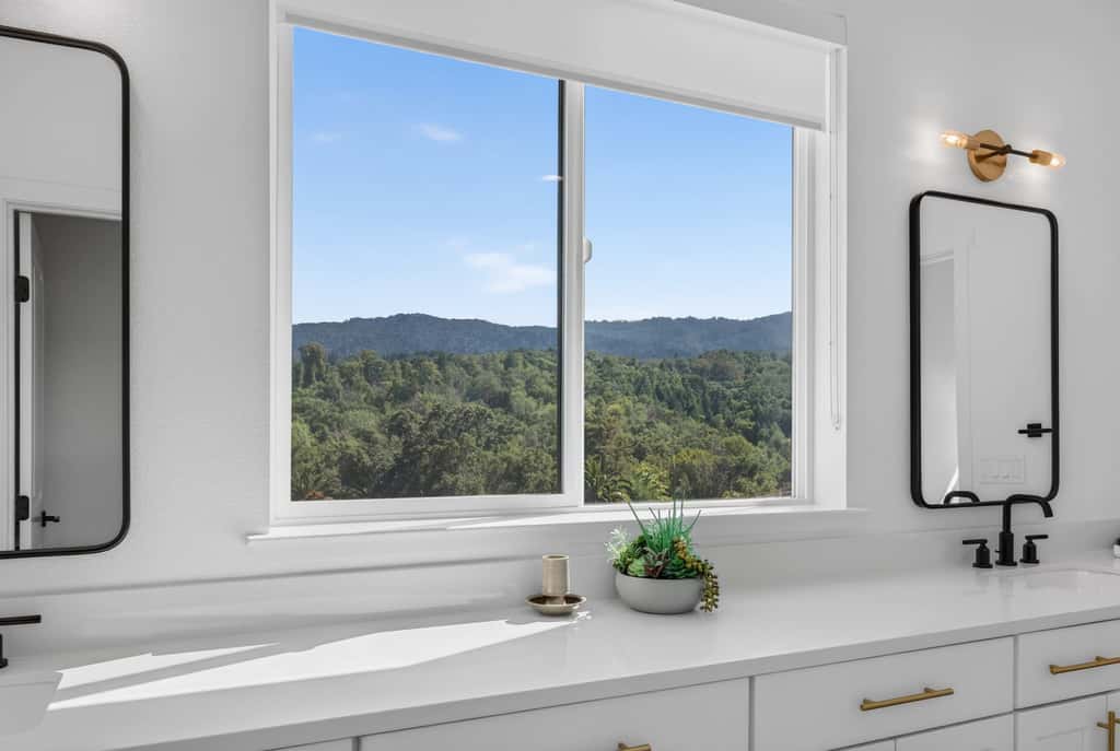 Chardonnay Getaway - Glen Ellen Dog-Friendly Hillside Retreat with Hot Tub & Valley Views