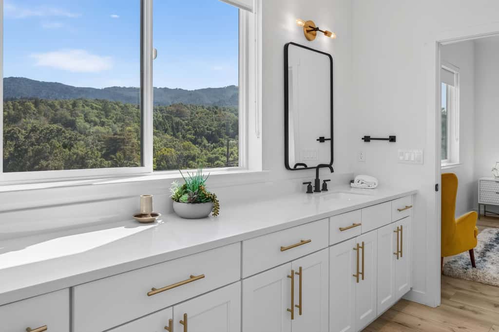 Chardonnay Getaway - Glen Ellen Dog-Friendly Hillside Retreat with Hot Tub & Valley Views