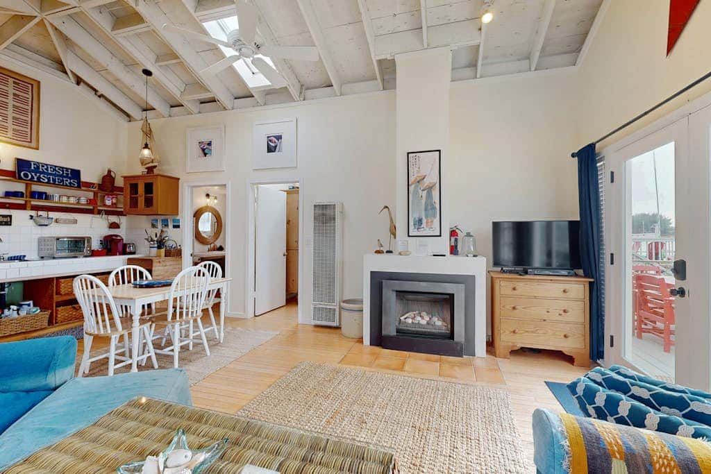 Mar-Tiny - Bodega Bay Salmon Creek Waterfront Cottage for Two and Dogs