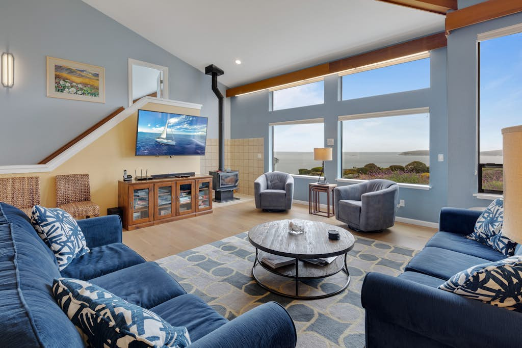Eagles nest - Bodega Harbour Ocean-View Hot Tub Retreat