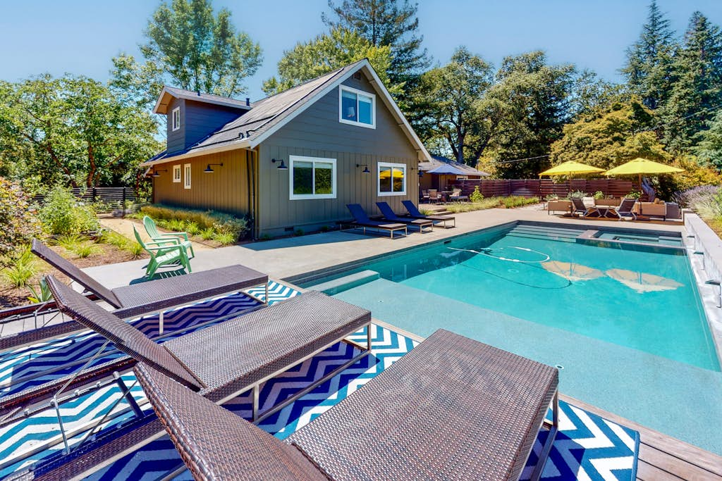 Modern Country Retre - Modern Sonoma Farmhouse with Pool & Hot Tub