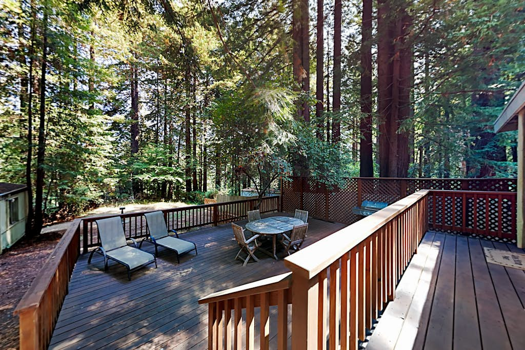 Wagging Woods - Cazadero Dog-Friendly Redwood Cabin with Hot Tub and Wood Stove
