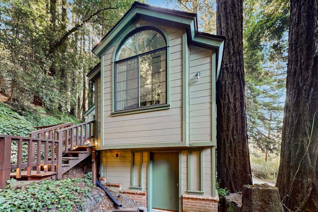 Monte Rio Vista Lodge - Dog-Friendly Russian River View Retreat with Hot Tub