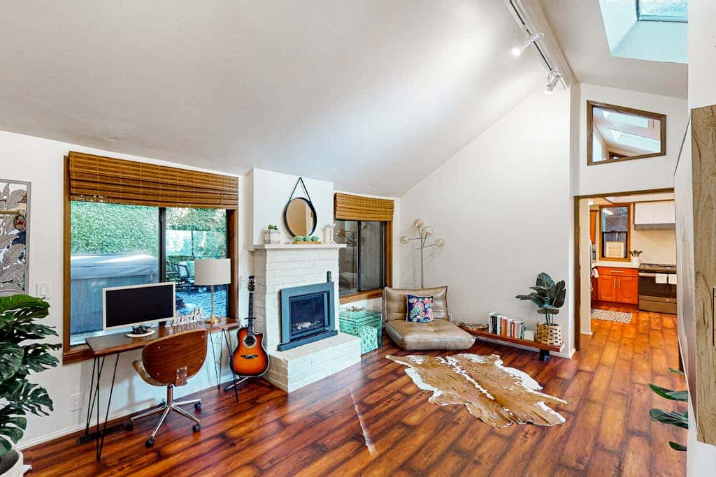 Monte Rio Vista Lodge - Dog-Friendly Russian River View Retreat with Hot Tub