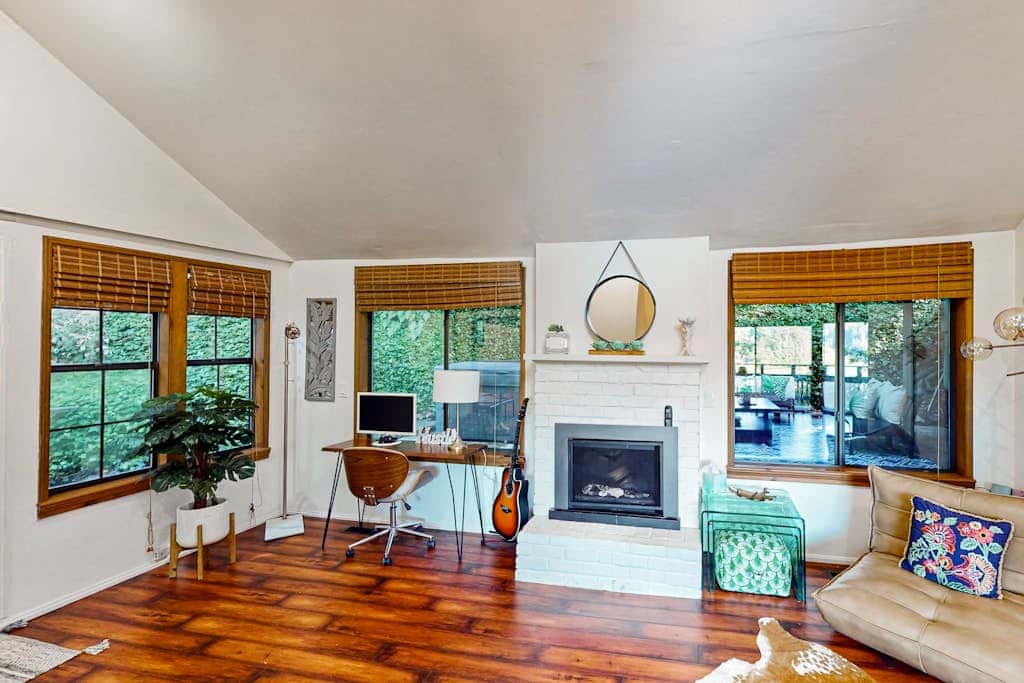 Monte Rio Vista Lodge - Dog-Friendly Russian River View Retreat with Hot Tub