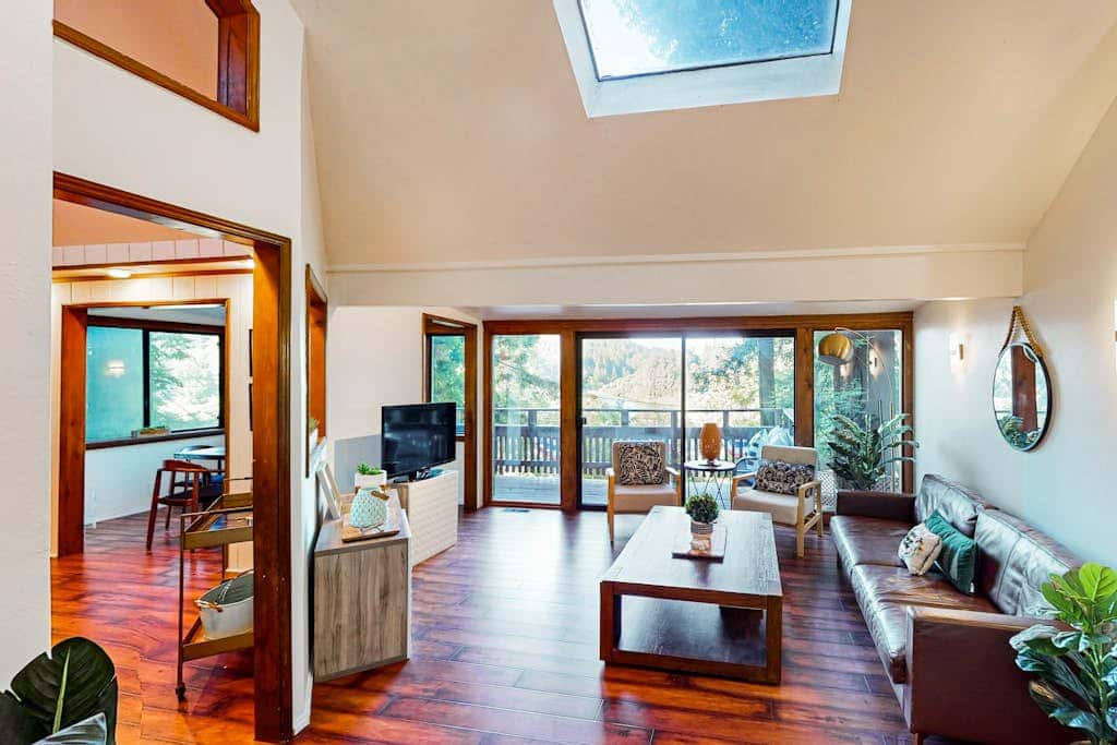 Monte Rio Vista Lodge - Dog-Friendly Russian River View Retreat with Hot Tub