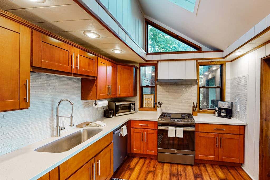 Monte Rio Vista Lodge - Dog-Friendly Russian River View Retreat with Hot Tub