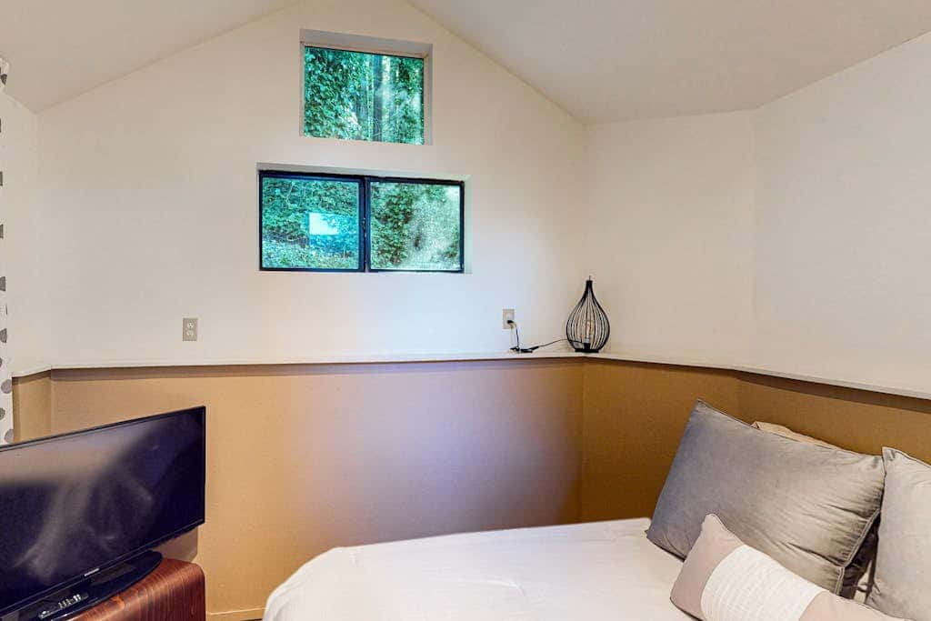 Monte Rio Vista Lodge - Dog-Friendly Russian River View Retreat with Hot Tub