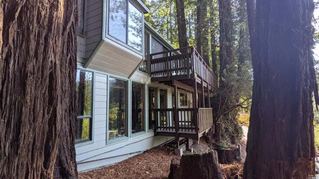 Monte Rio Vista Lodge - Dog-Friendly Russian River View Retreat with Hot Tub