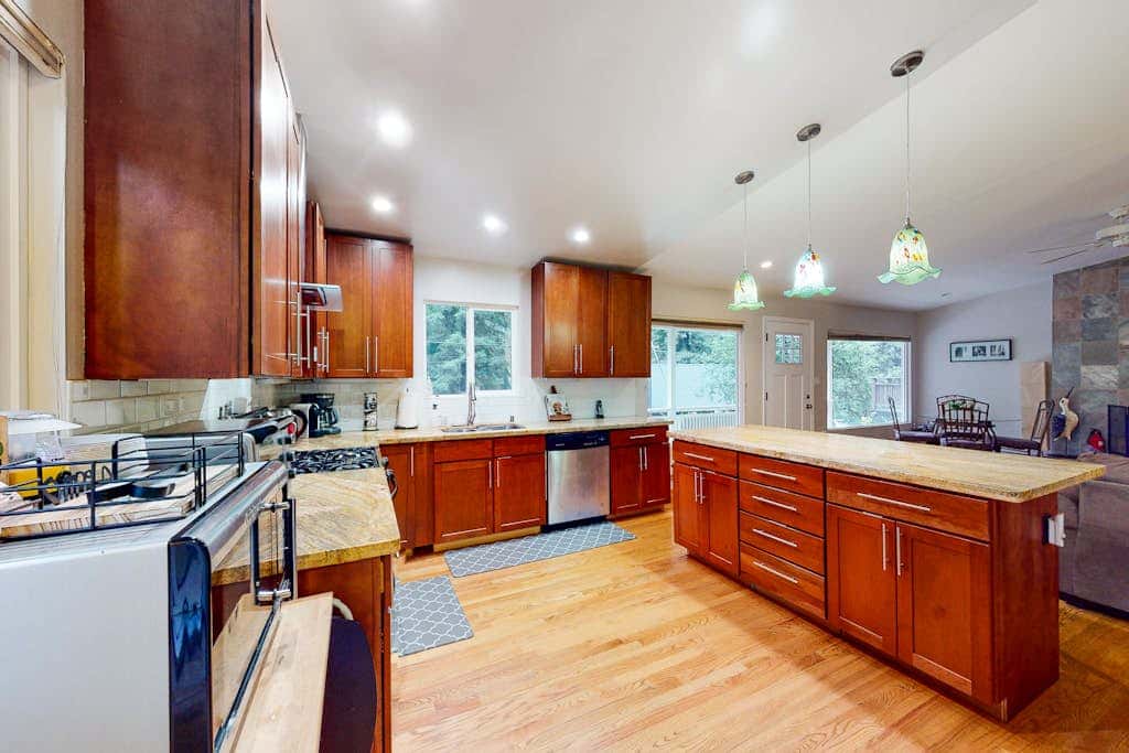 River Paradise - Guerneville Dog-Friendly Redwood Retreat with Hot Tub & Pool
