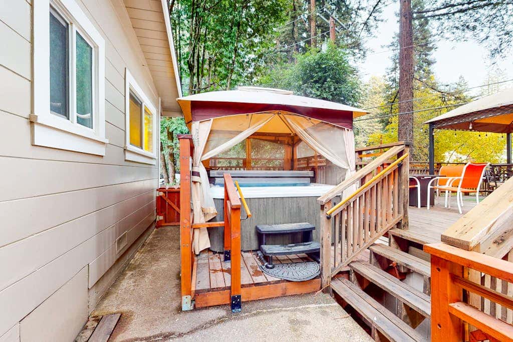 River Paradise - Guerneville Dog-Friendly Redwood Retreat with Hot Tub & Pool