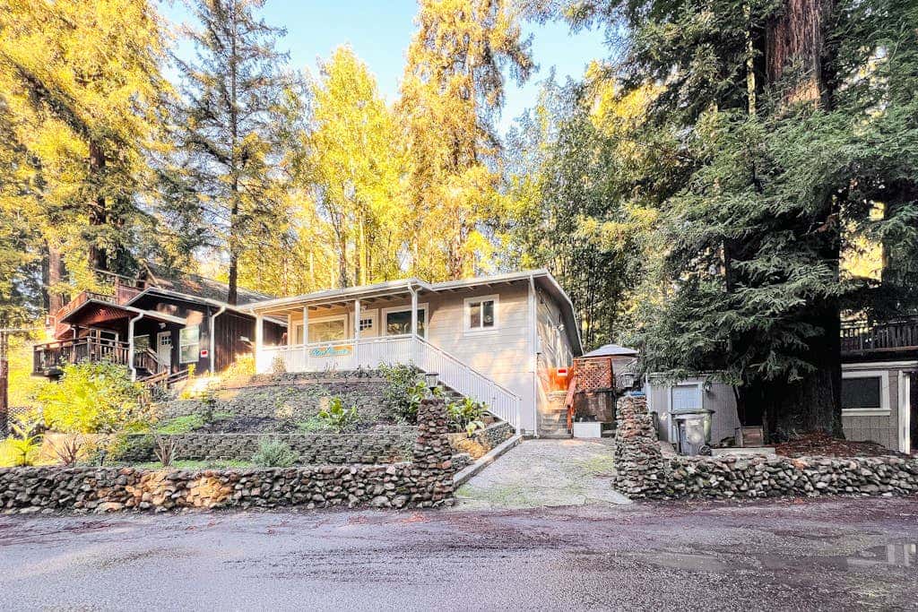 River Paradise - Guerneville Dog-Friendly Redwood Retreat with Hot Tub & Pool