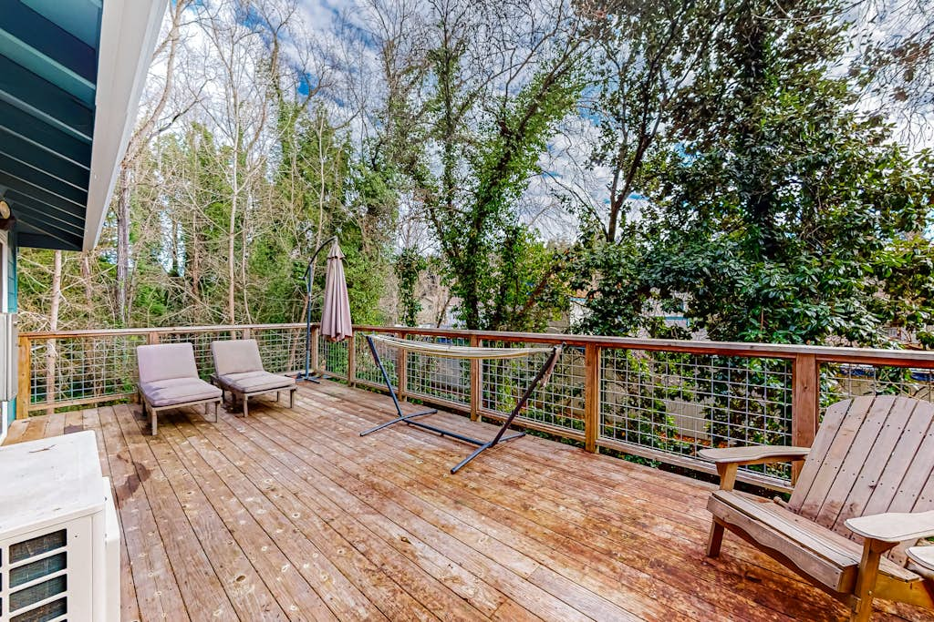 Old River Hideaway - Guerneville Dog-Friendly Forest Hideaway near Downtown