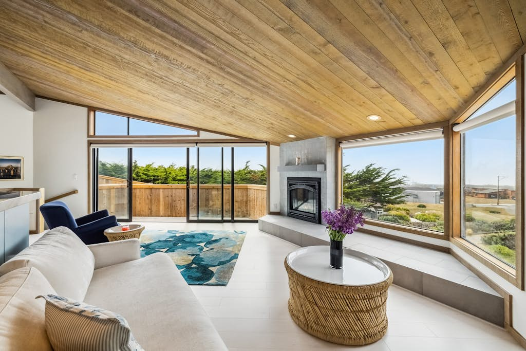 Carol & Mike’s Beach House - Ocean-View Hot Tub Retreat Near Portuguese Beach