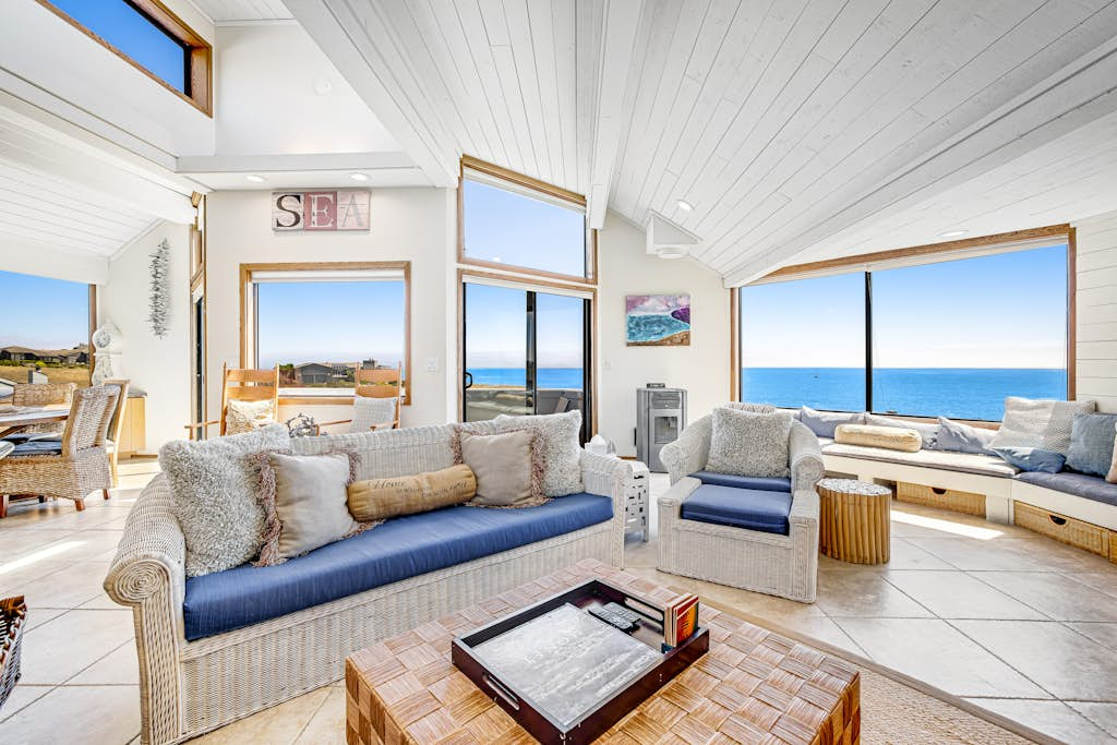Blue Horizon - Bodega Bay Dog-Friendly Oceanview Home with Hot Tub