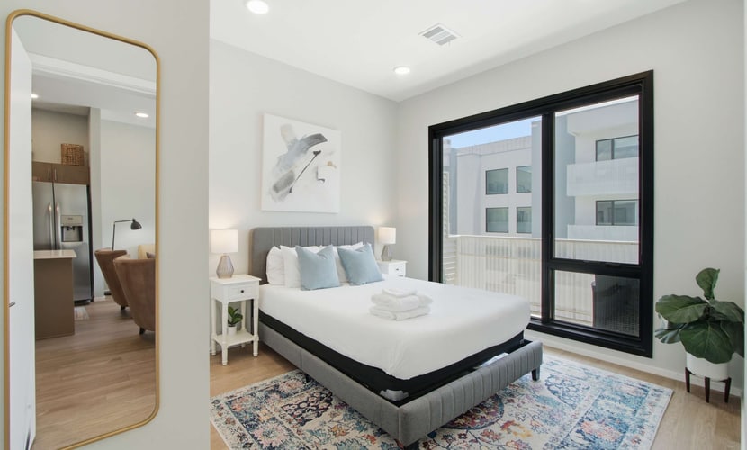 Welcome to our 1 bedroom, 1 bathroom condo at Illume in the Gulch View area.
・Private balcony overlooks the pool with a bistro table and cushioned seating
・Open living area with high ceilings, large windows, sleeper sofa, and smart TV
・Kitchen island seats four, with stainless steel appliances and a coffee maker
・Less than a mile to The Gulch and Edgehill Village
・1 mile to Music Row
・1.4 to DT Nashville
Settle in, stream your favorites, and make the most of a stylish Nashville base.