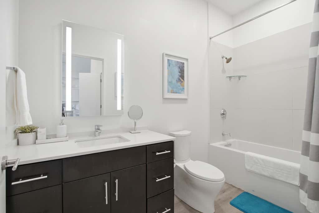 Ultramodern Condo Stay in Luxury Complex, Sleeps 5
