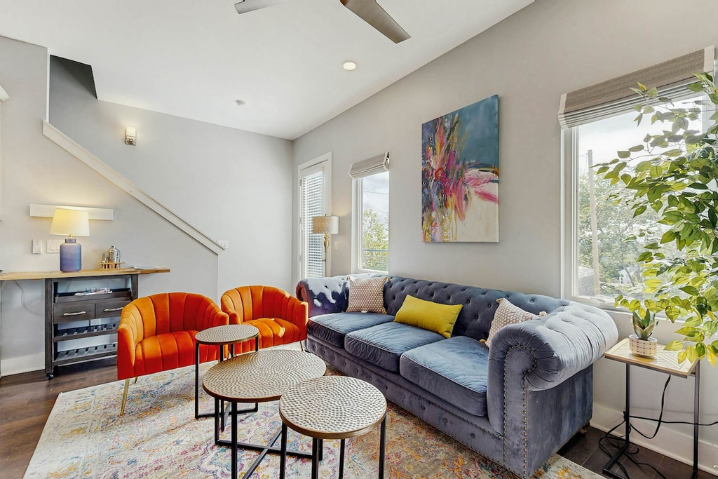Stylish Townhouse, Rooftop Deck, Balcony, Wet Bar