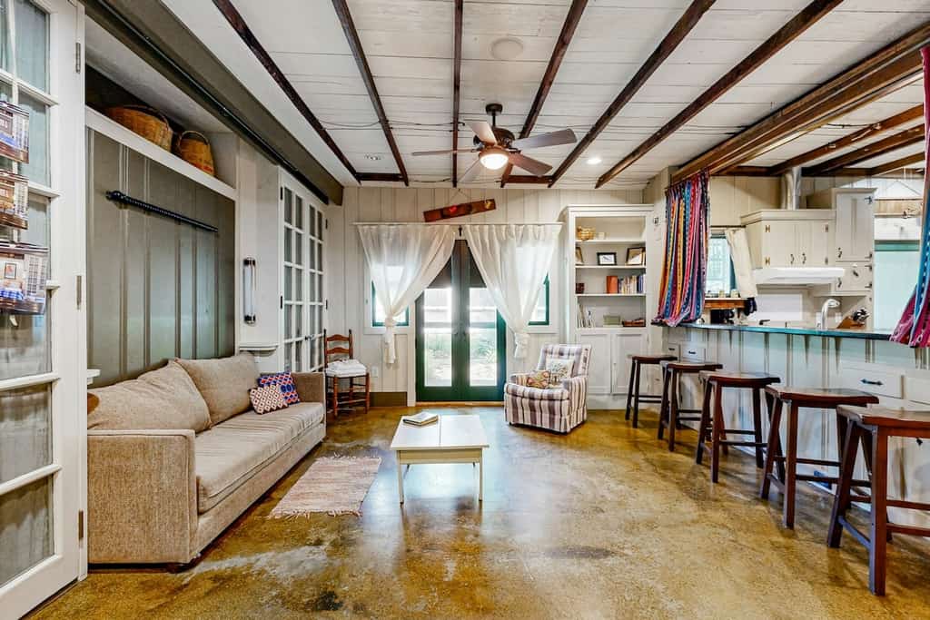 Stay at Little House Nashville, a peaceful guest house across from Elmington Park in Nashville’s West End. Enjoy a quiet residential setting near Vanderbilt University, Belmont University, Hillsboro Village, Sylvan Park, and Centennial Park. The home accommodates up to four guests with a queen Murphy bed and two twin beds, plus a full kitchen, private patio, garden, accessible features, and convenient parking. Downtown Nashville is about 3 miles away.