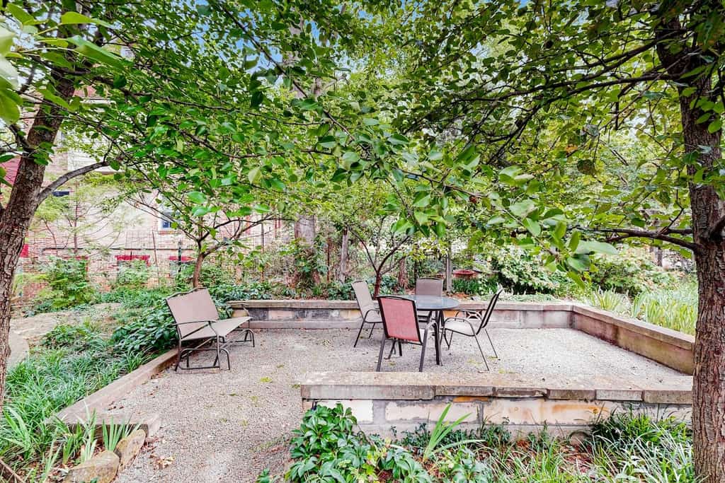 Stay at Little House Nashville, a peaceful guest house across from Elmington Park in Nashville’s West End. Enjoy a quiet residential setting near Vanderbilt University, Belmont University, Hillsboro Village, Sylvan Park, and Centennial Park. The home accommodates up to four guests with a queen Murphy bed and two twin beds, plus a full kitchen, private patio, garden, accessible features, and convenient parking. Downtown Nashville is about 3 miles away.