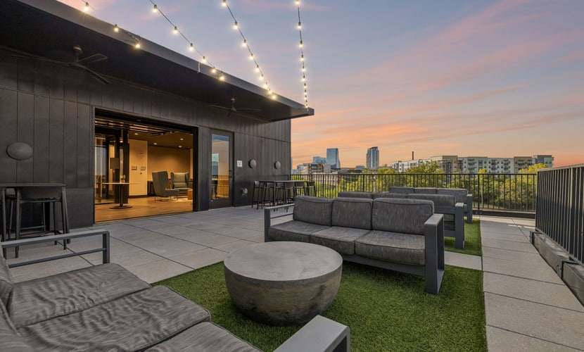 Stay near Downtown Nashville and Broadway at this modern 1-bedroom condo at The Muse. Enjoy a private balcony, rooftop lounge, fitness center, full kitchen, in-unit washer and dryer, and self check-in. Sleeps 4 with a king bed and two twin beds. Close to Ascend Amphitheater, Music City Center, Bridgestone Arena, Country Music Hall of Fame, and Nashville’s top entertainment.