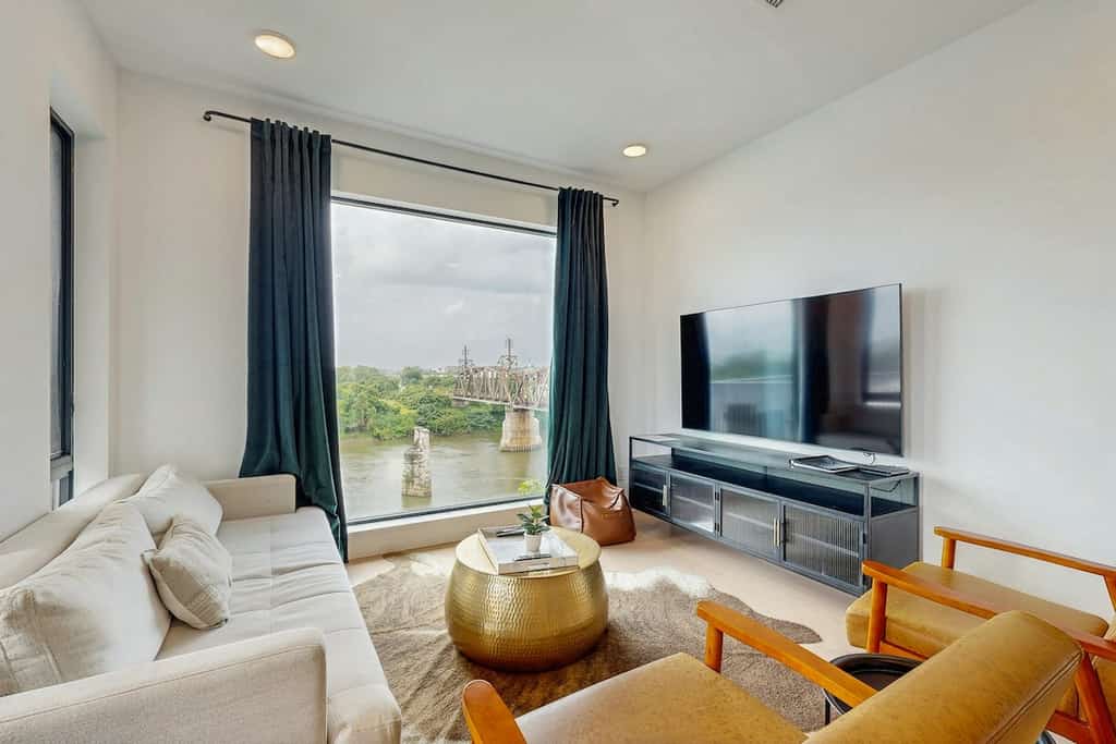 Luxury Condo Getaway with River View. Sleeps 10