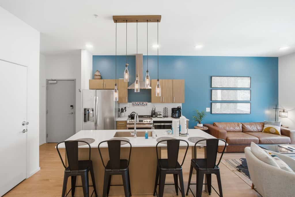 Modern Condo Escape, Near Attractions, Pool Access
