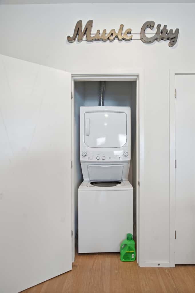 Modern Condo Escape, Near Attractions, Pool Access