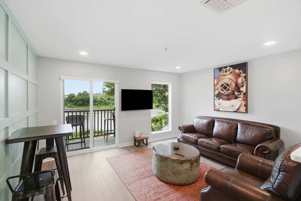 Nashville Riverfront Retreat Near Broadway Pool