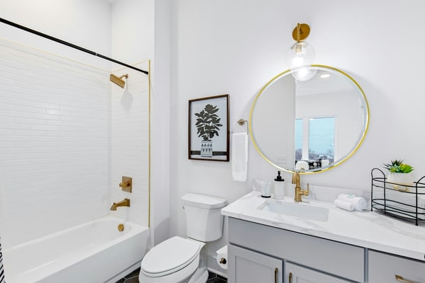 Stylish Nashville condo near Five Points and Downtown, with modern interiors, comfortable spaces, and easy access to local dining, nightlife, Nissan Stadium, and Music City attractions.