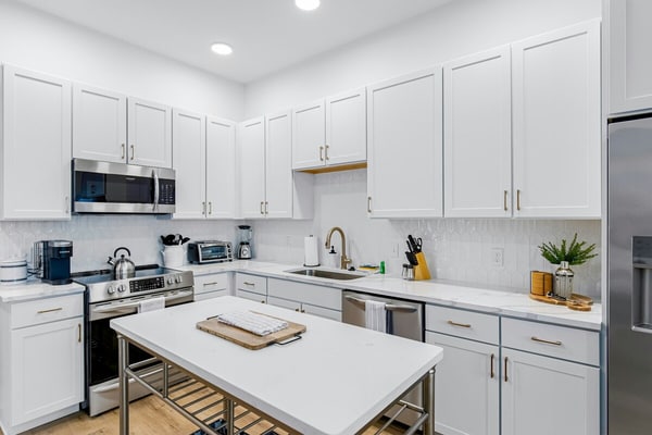 Stylish Nashville condo near Five Points and Downtown, with modern interiors, comfortable spaces, and easy access to local dining, nightlife, Nissan Stadium, and Music City attractions.