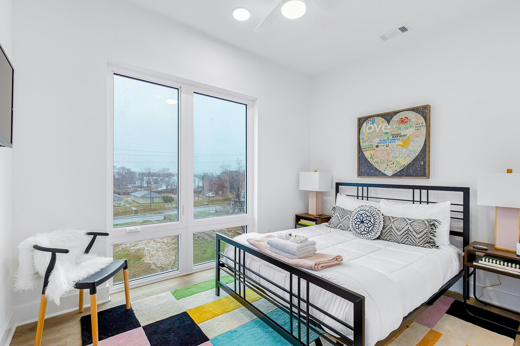 3BR Skyline Views, Walk Downtown, Rooftop Deck