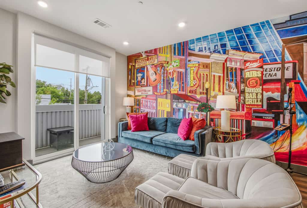 Modern Condo in Great Downtown Location, Sleeps 8