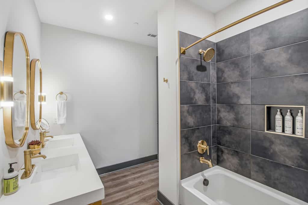 Stay at The Muse, a stylish 3-bedroom condo near downtown Nashville and Broadway. Sleeps up to 8 guests with a full kitchen, private balcony, fast WiFi, smart TVs, workspace, vinyl player, and Singtrix Karaoke. Enjoy building amenities including a rooftop lounge, fitness center, cornhole court, and elevator. A convenient home base for music lovers, families, groups, and business travelers.