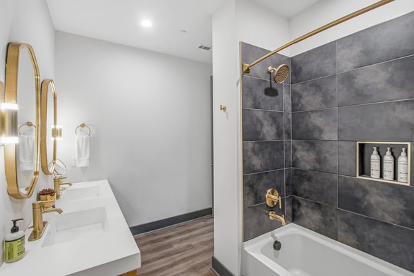 Stay at The Muse, a stylish 3-bedroom condo near downtown Nashville and Broadway. Sleeps up to 8 guests with a full kitchen, private balcony, fast WiFi, smart TVs, workspace, vinyl player, and Singtrix Karaoke. Enjoy building amenities including a rooftop lounge, fitness center, cornhole court, and elevator. A convenient home base for music lovers, families, groups, and business travelers.