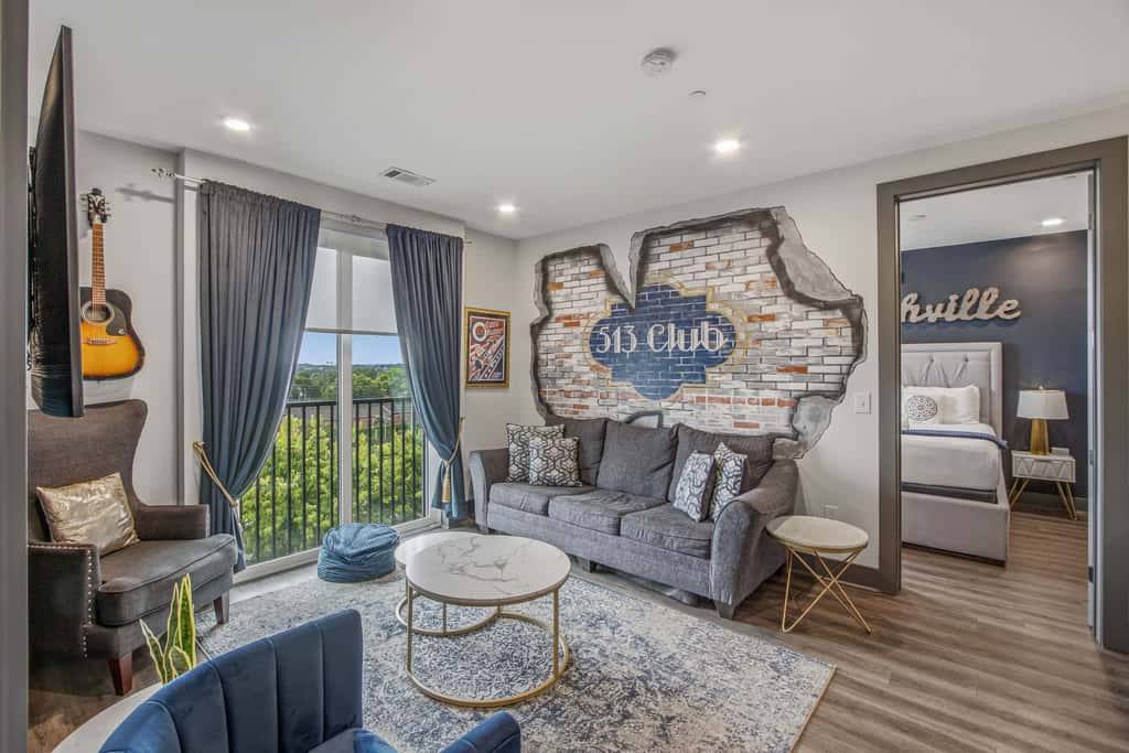 Rockstar Downtown Condo Escape & Private Balcony