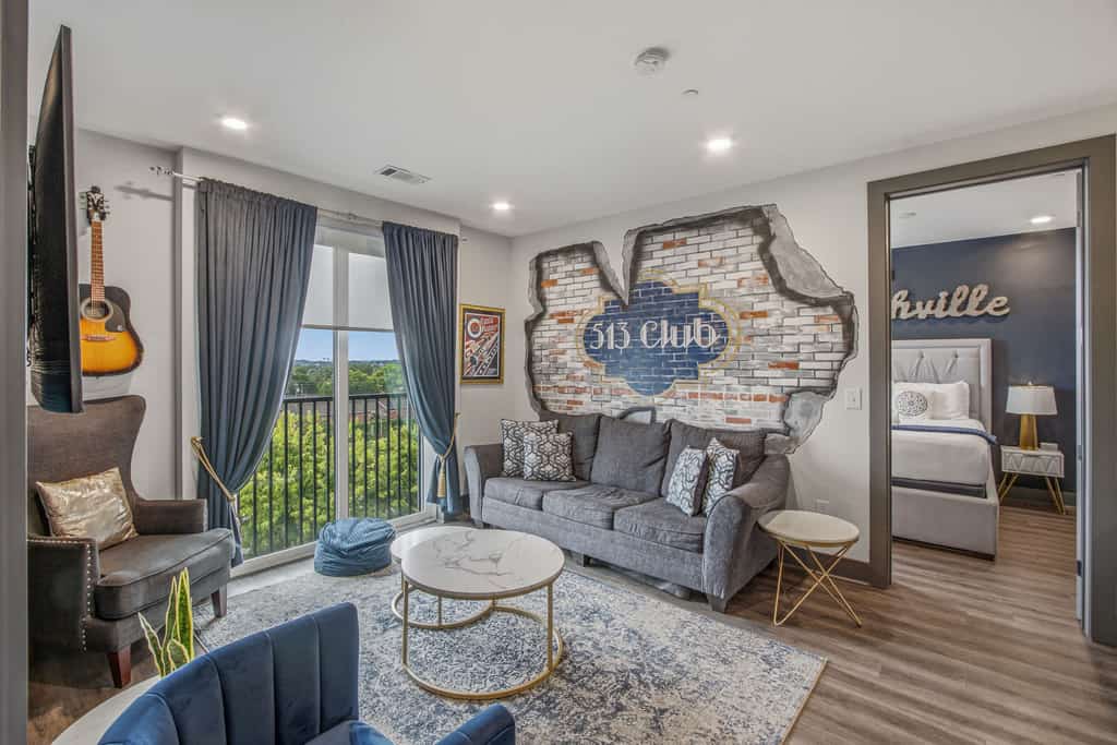 Rockstar Downtown Condo Escape & Private Balcony