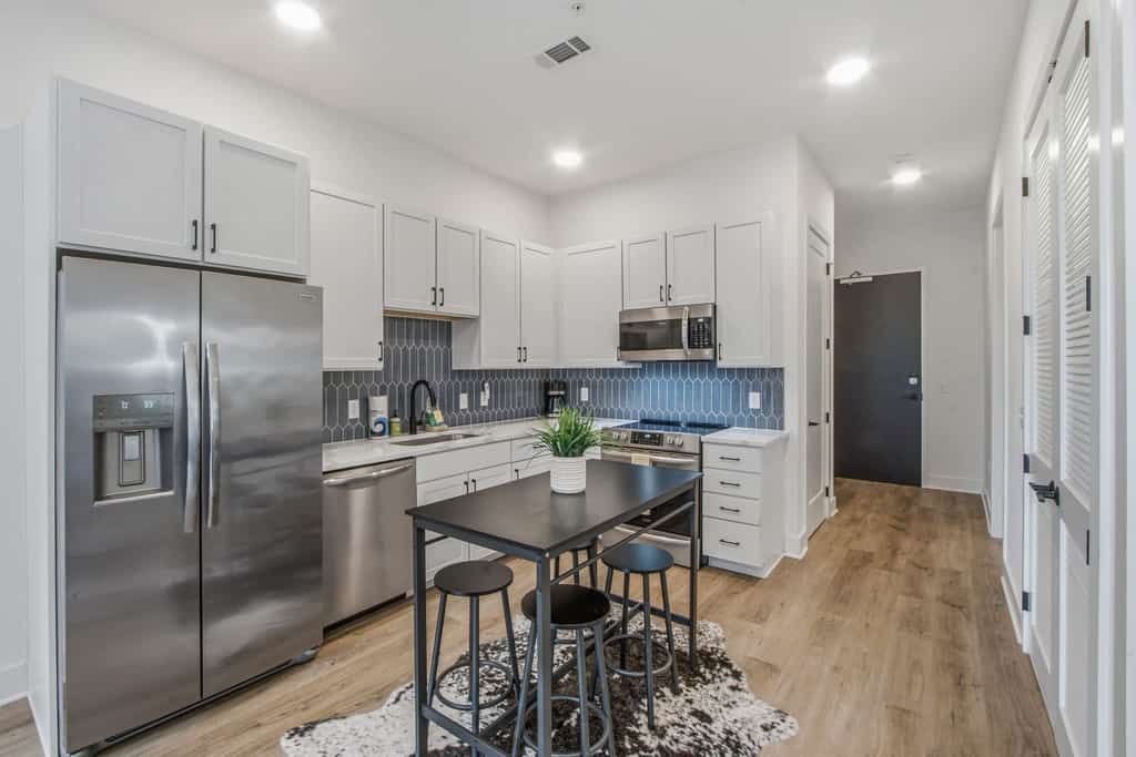 Enjoy a stylish 2-bedroom, 2-bath condo in East Nashville with space for up to 8 guests. Walk to local restaurants, bars, cafés, shops, and live music, with Five Points nearby. Nissan Stadium is just over a mile away, while Downtown Nashville is about 2 miles from the property. Relax on the shared rooftop deck after exploring Music City.