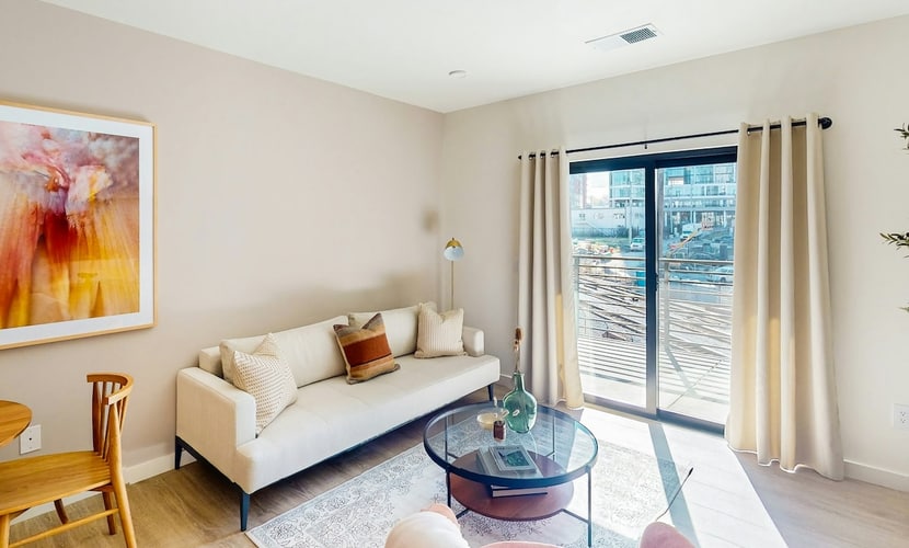 Stay in Nashville’s vibrant SoBro area in this modern 1-bedroom condo, conveniently located near Broadway, Music City Center, Country Music Hall of Fame, Bridgestone Arena, and Ascend Amphitheater. Sleeps 4 with a full kitchen, comfortable living space, private balcony access, and in-unit washer/dryer. Guests also have access to a shared pool, fitness center, cabana, grilling area, and firepit.