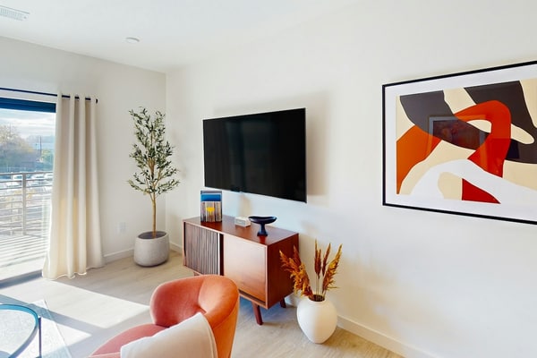 Stay in Nashville’s vibrant SoBro area in this modern 1-bedroom condo, conveniently located near Broadway, Music City Center, Country Music Hall of Fame, Bridgestone Arena, and Ascend Amphitheater. Sleeps 4 with a full kitchen, comfortable living space, private balcony access, and in-unit washer/dryer. Guests also have access to a shared pool, fitness center, cabana, grilling area, and firepit.