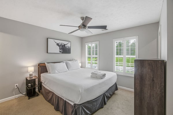 Stay in a modern 2-bedroom, 2.5-bath townhome at Nashboro Golf Club, featuring a seasonal community pool, full kitchen, private washer/dryer, free parking, and outdoor space. Enjoy a quieter setting with convenient access to BNA, Downtown Nashville, Broadway, Nashville Zoo, Grand Ole Opry, Country Music Hall of Fame, and Percy Priest Lake.