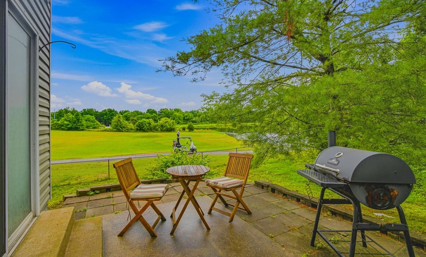 Stay in a modern 2-bedroom, 2.5-bath townhome at Nashboro Golf Club, featuring a seasonal community pool, full kitchen, private washer/dryer, free parking, and outdoor space. Enjoy a quieter setting with convenient access to BNA, Downtown Nashville, Broadway, Nashville Zoo, Grand Ole Opry, Country Music Hall of Fame, and Percy Priest Lake.